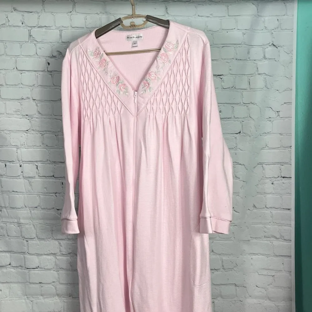 Miss Elaine Robe XL Pintucks  Embroidered Roses  Zip Up Long 48
